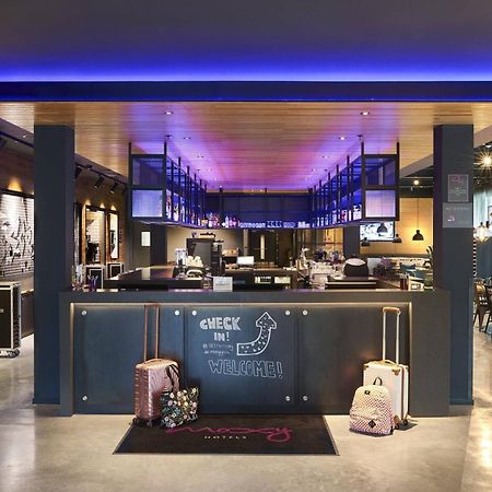 Moxy York Hotel Bagian luar foto