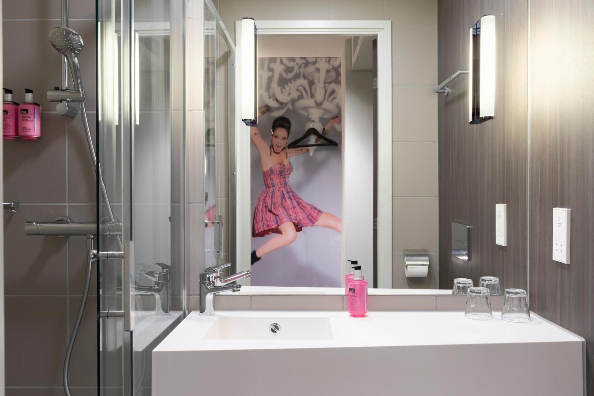Moxy York Hotel Bagian luar foto