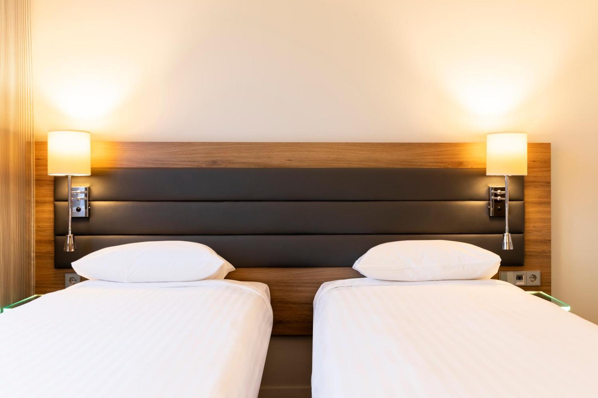 Moxy York Hotel Bagian luar foto