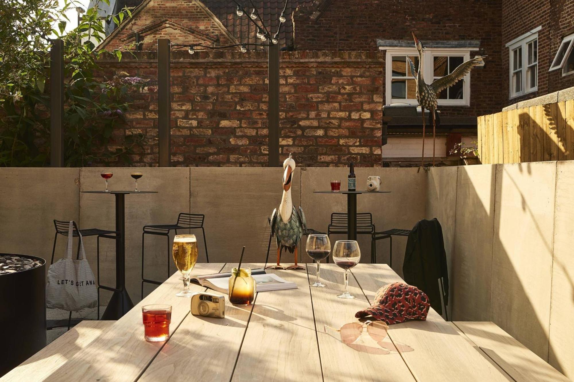 Moxy York Hotel Bagian luar foto
