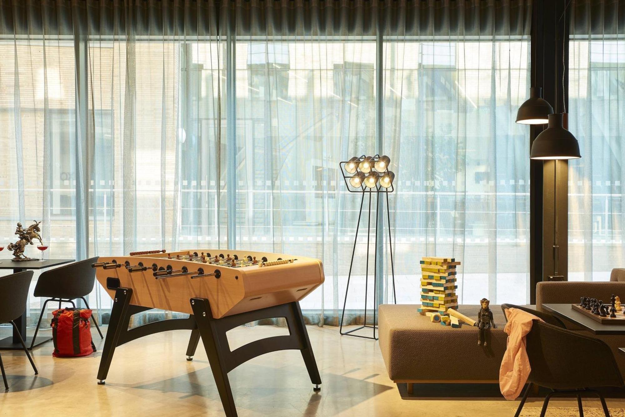 Moxy York Hotel Bagian luar foto