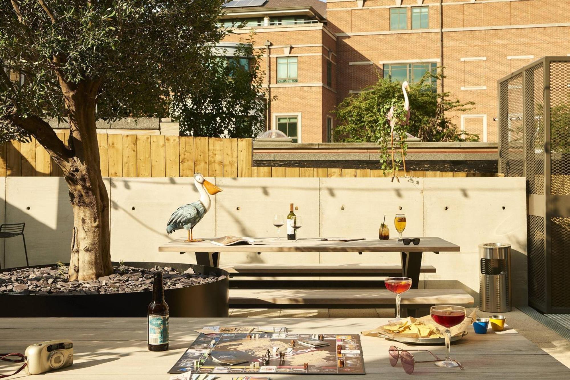 Moxy York Hotel Bagian luar foto