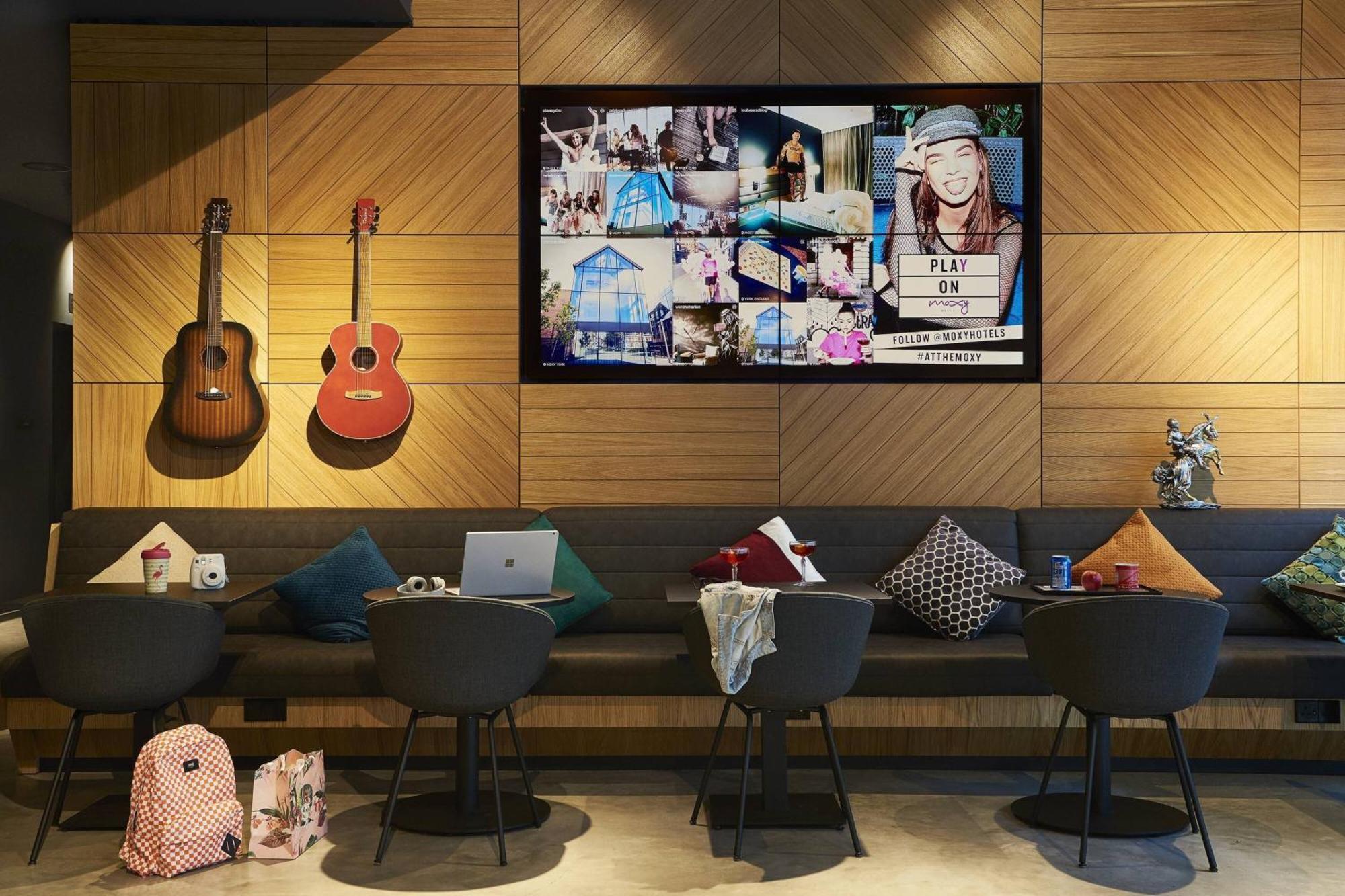 Moxy York Hotel Bagian luar foto