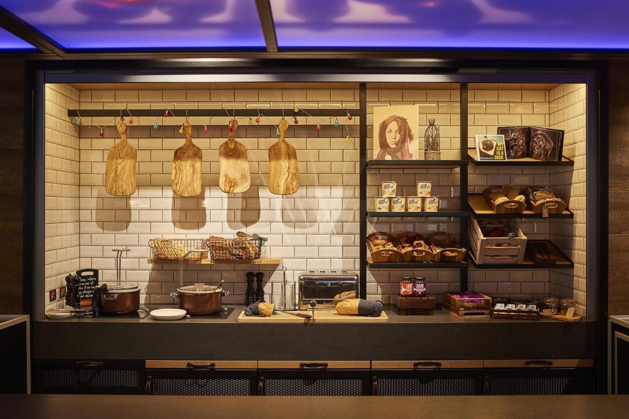 Moxy York Hotel Bagian luar foto
