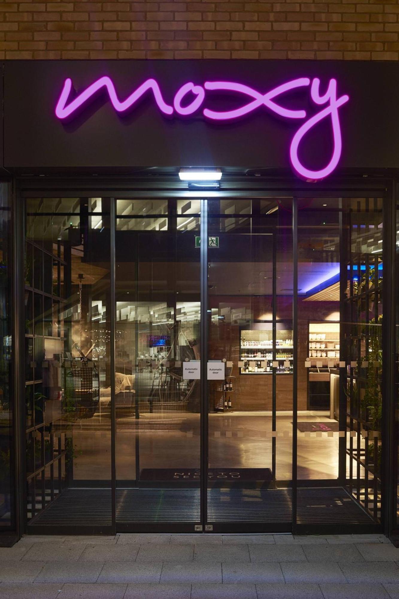 Moxy York Hotel Bagian luar foto