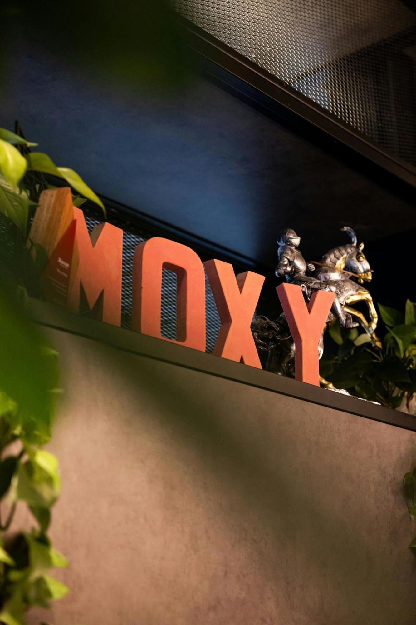 Moxy York Hotel Bagian luar foto
