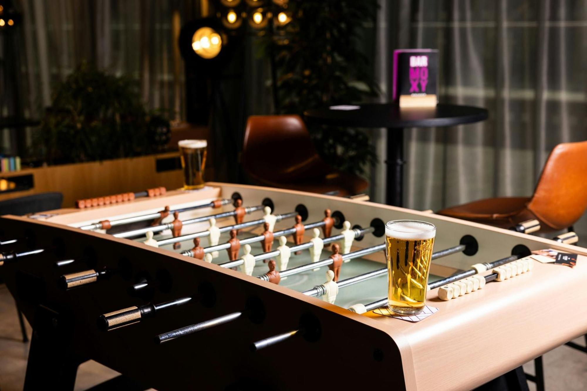 Moxy York Hotel Bagian luar foto