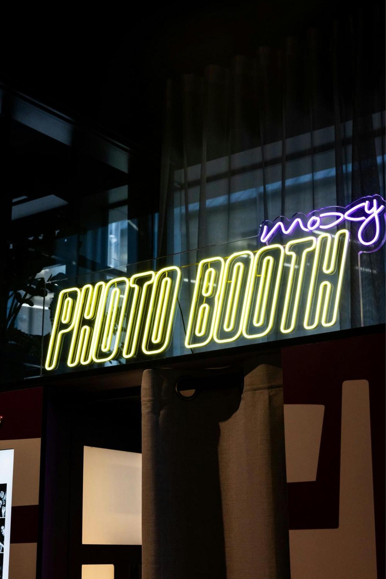 Moxy York Hotel Bagian luar foto